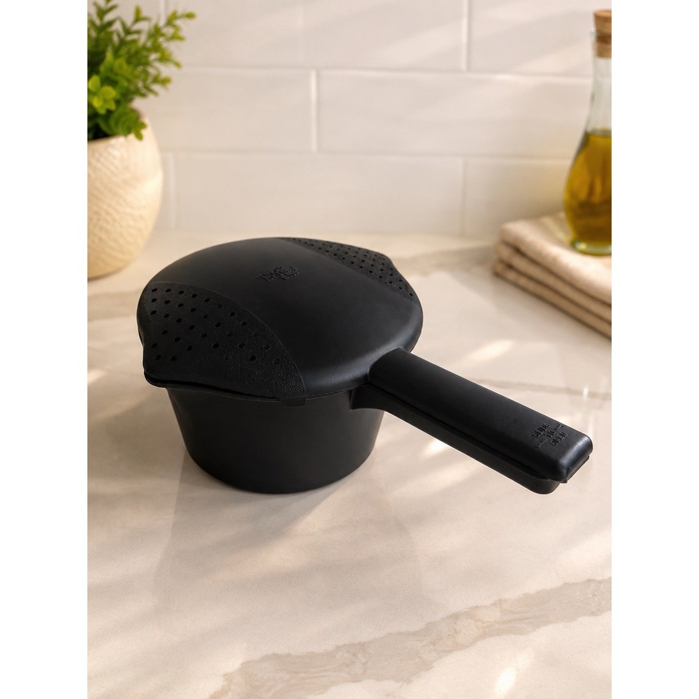 The Pampered Chef Micro Cooker 4 Cups 1 Qt Microwave Steamer Black #2776
